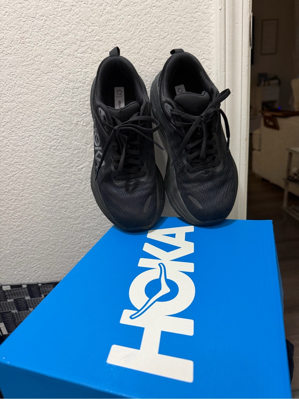 Hoka One One Bondi 8 Women's Running Shoes - Black - Picture 2 of 3